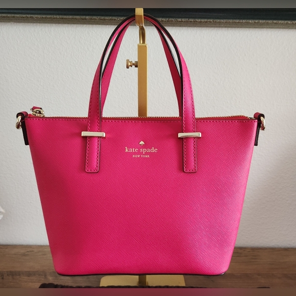 kate spade Handbags - EUC Kate Spade Pink Crossbody